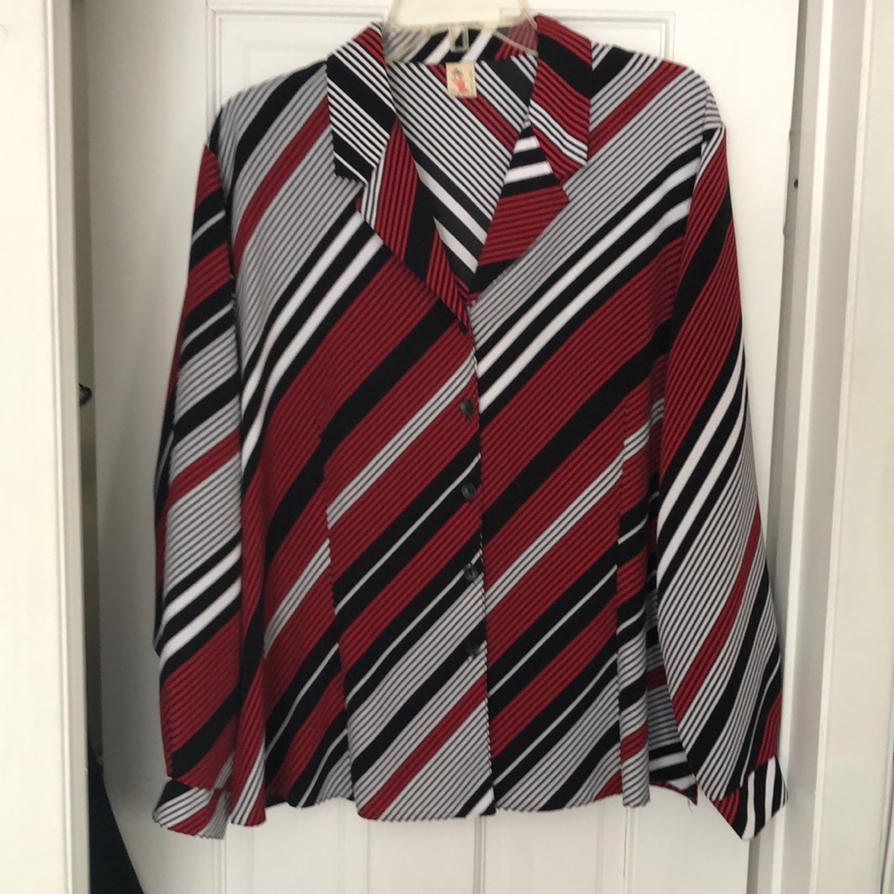 Beautiful brand new women blouse by Image.